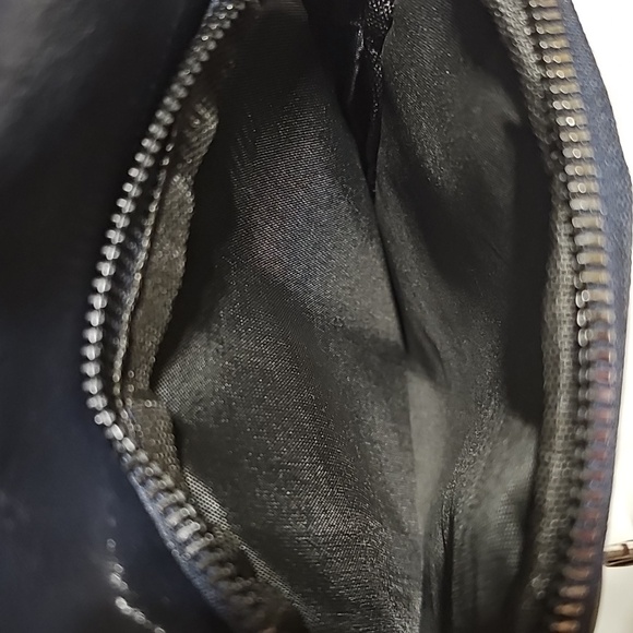 Black Leather Men's Sling Bag - Picture 3 of 7